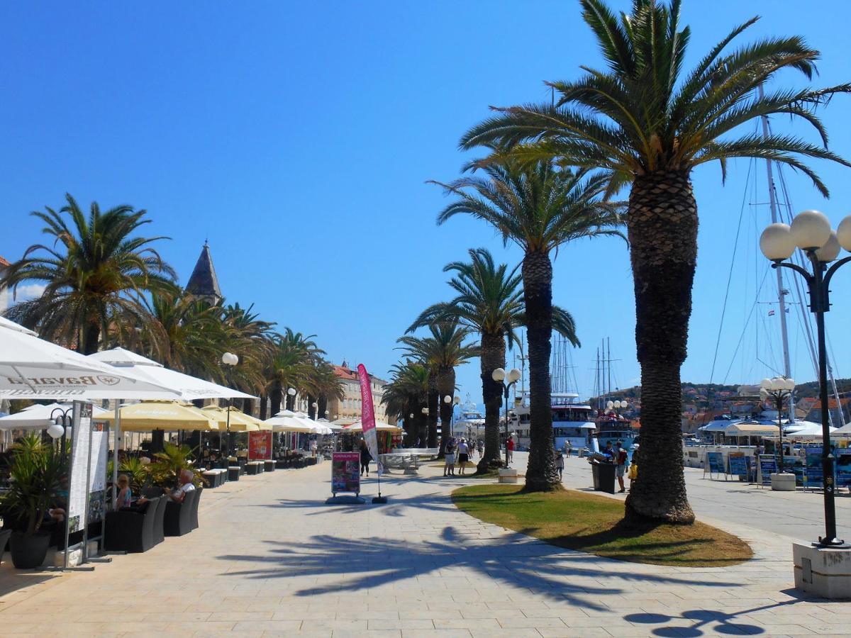 Apartments Bresan Trogir Exterior photo