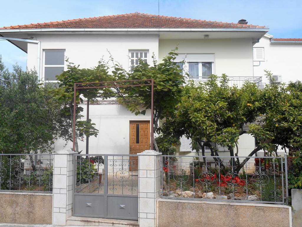 Apartments Bresan Trogir Exterior photo