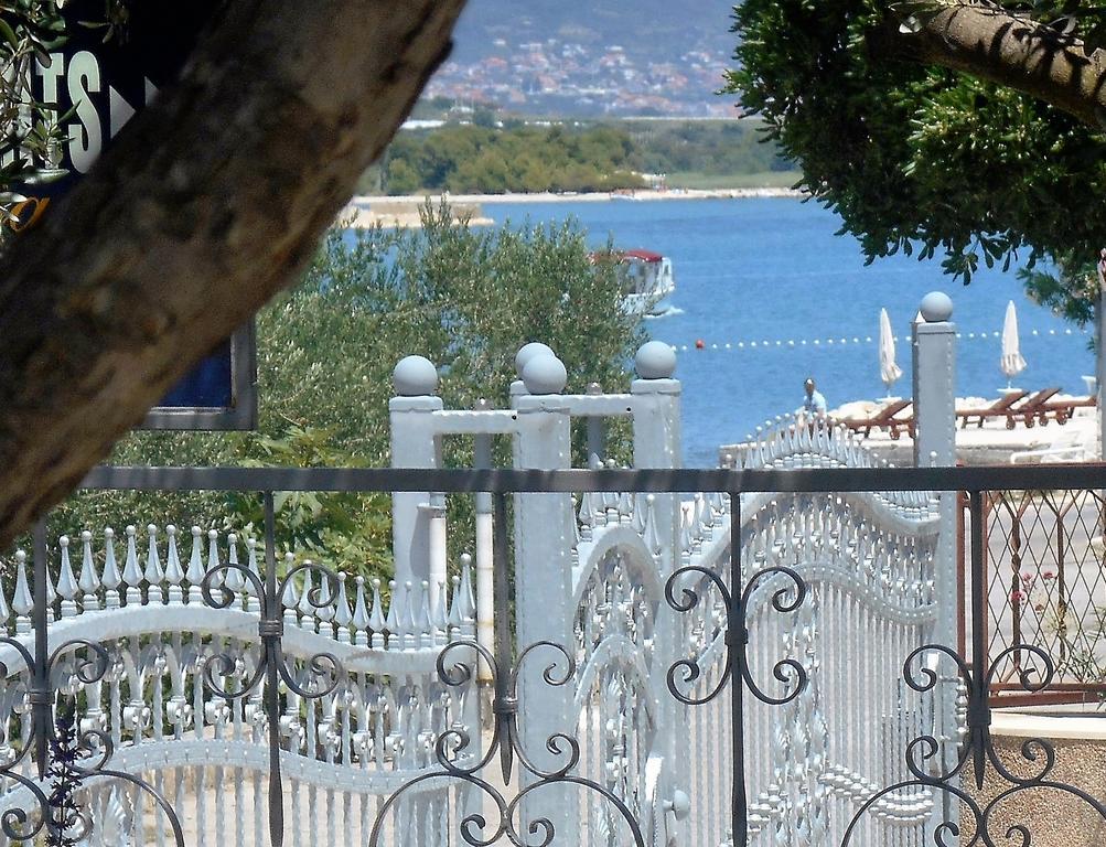 Apartments Bresan Trogir Exterior photo