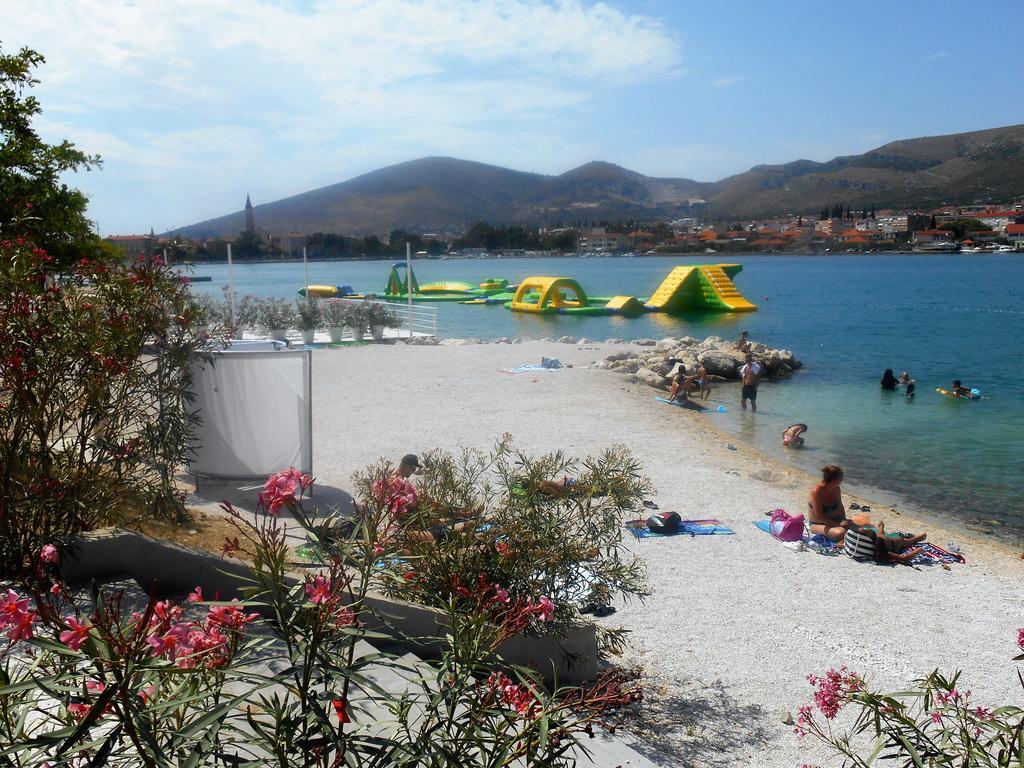 Apartments Bresan Trogir Exterior photo