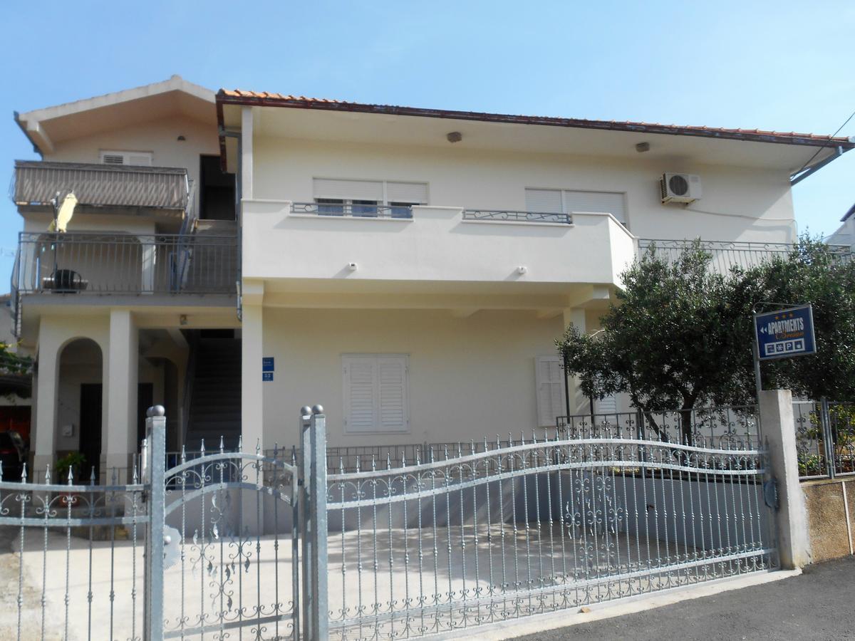 Apartments Bresan Trogir Exterior photo