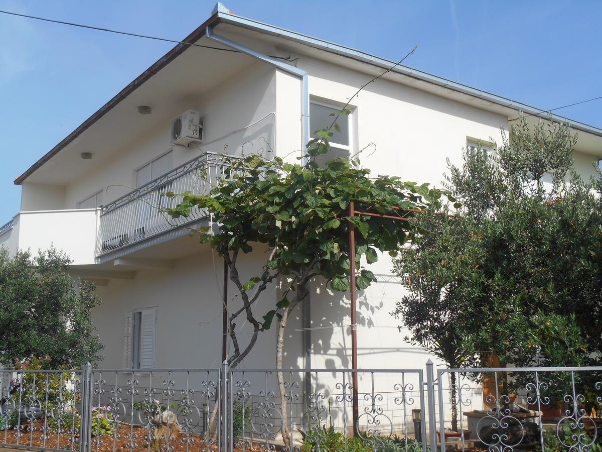 Apartments Bresan Trogir Exterior photo